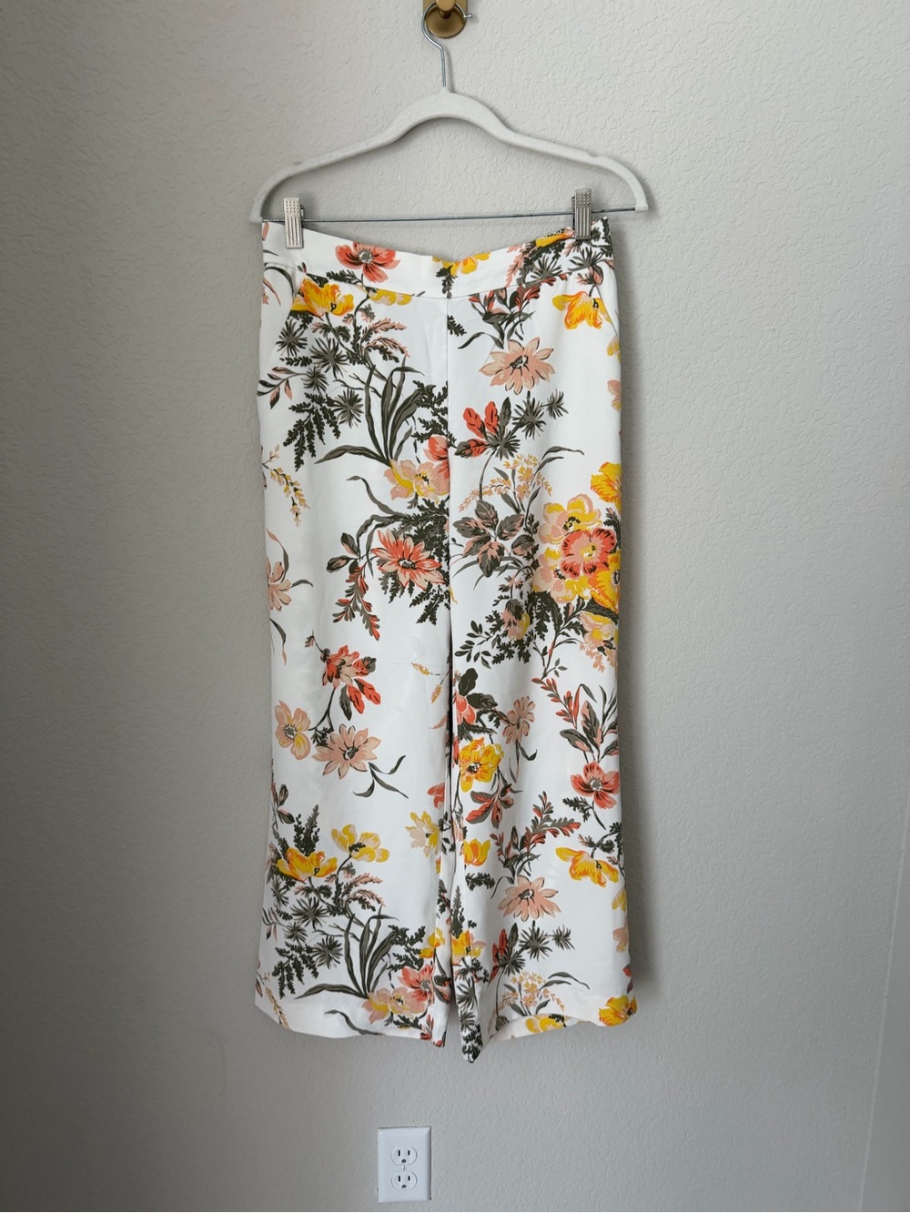 LOFT Outlet Floral Wide Leg Crop Pants White Pink Yellow Women’s Small - Picture 2 of 12